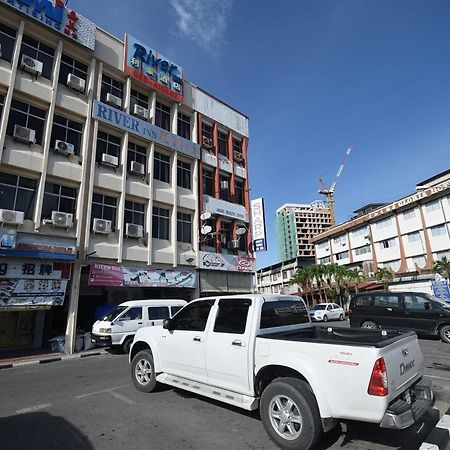 Oyo 90820 River Inn Miri Exterior foto