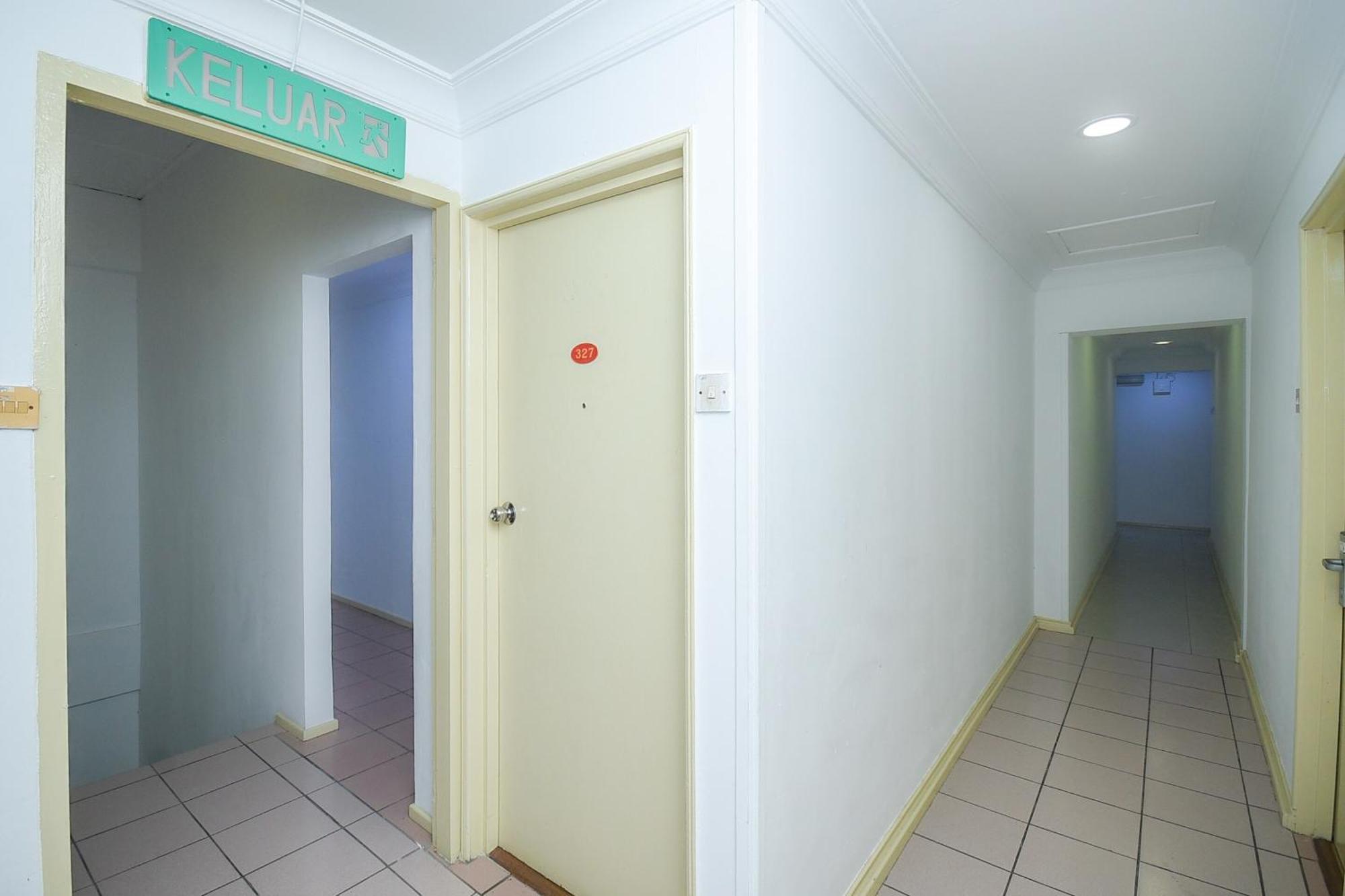 Oyo 90820 River Inn Miri Exterior foto