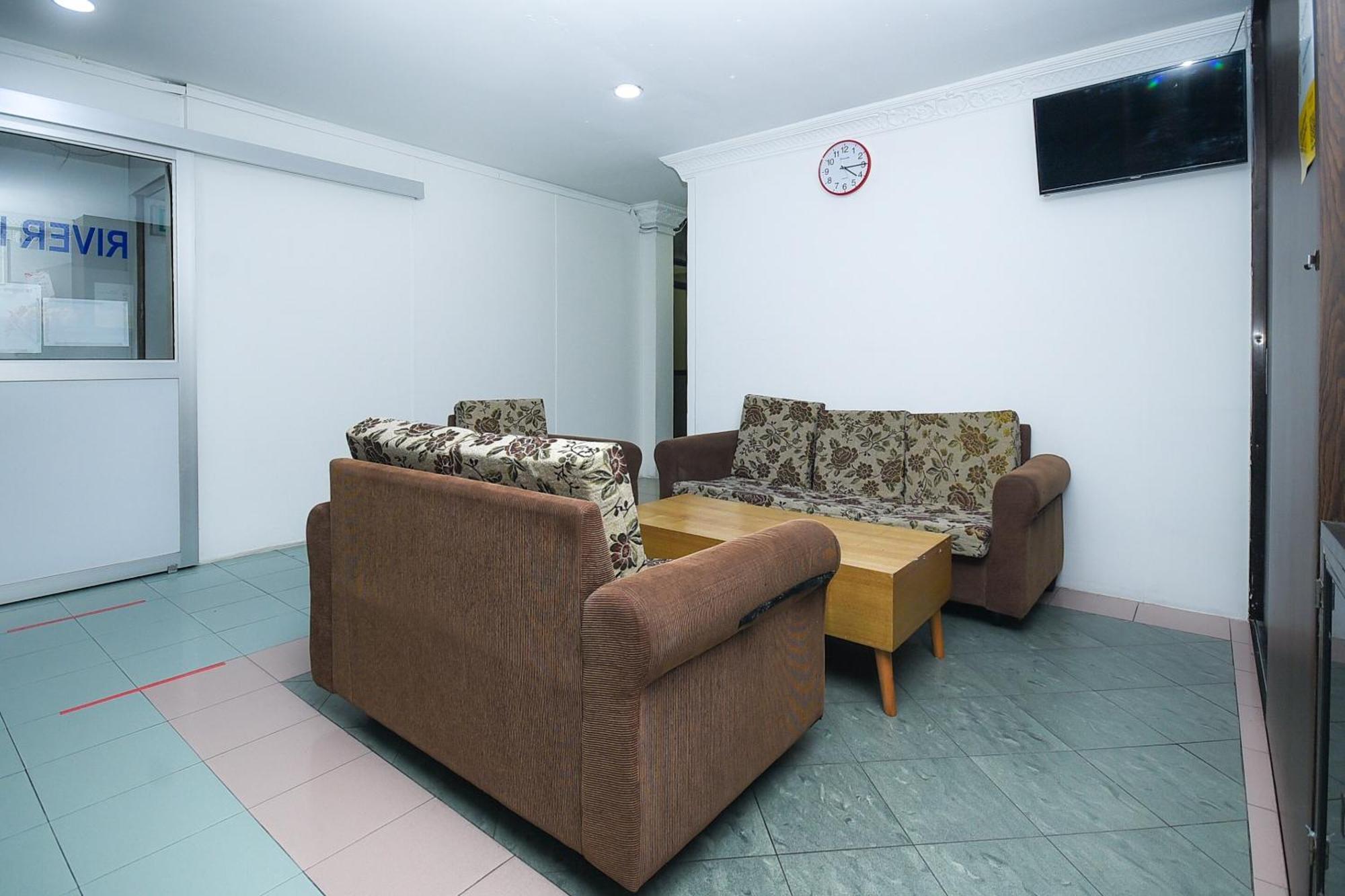 Oyo 90820 River Inn Miri Exterior foto